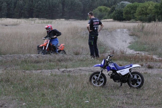 Maluchy na motocrossie (zdjęcia)