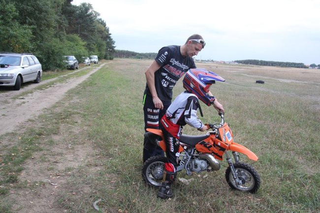 Maluchy na motocrossie (zdjęcia)