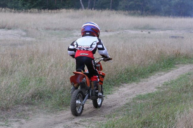 Maluchy na motocrossie (zdjęcia)
