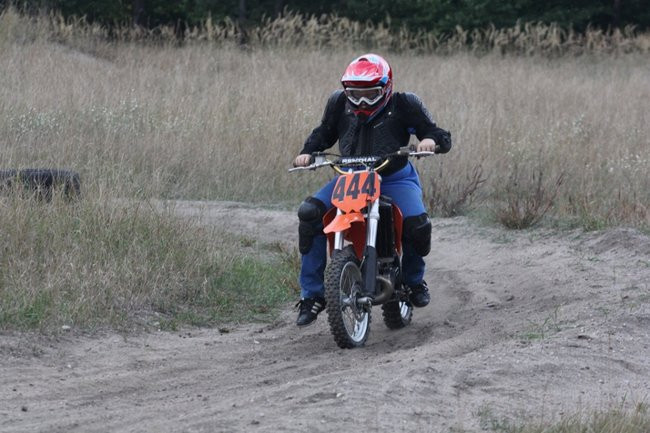 Maluchy na motocrossie (zdjęcia)