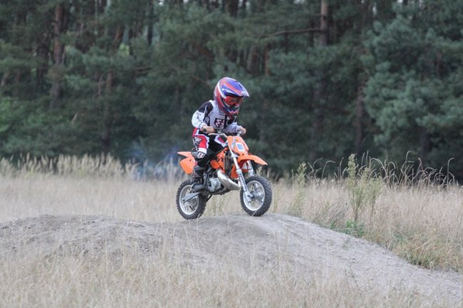 Maluchy na motocrossie (zdjęcia)