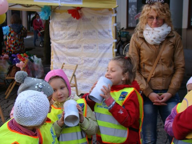 Przedszkolaki opanowały rynek (dużo zdjęć)