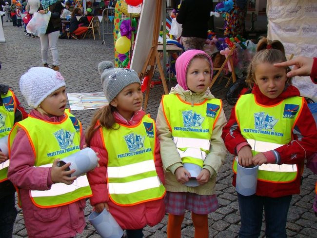 Przedszkolaki opanowały rynek (dużo zdjęć)