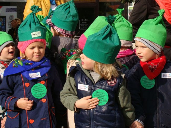 Przedszkolaki opanowały rynek (dużo zdjęć)