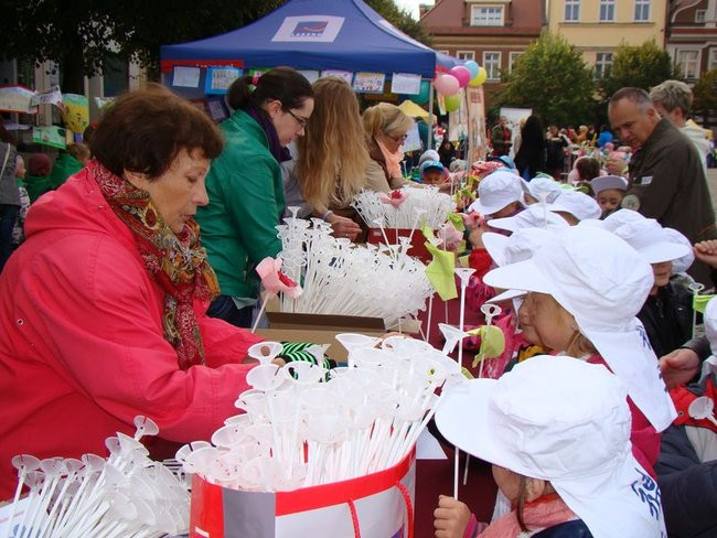 Przedszkolaki opanowały rynek (dużo zdjęć)