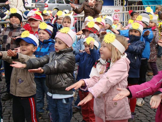 Przedszkolaki opanowały rynek (dużo zdjęć)