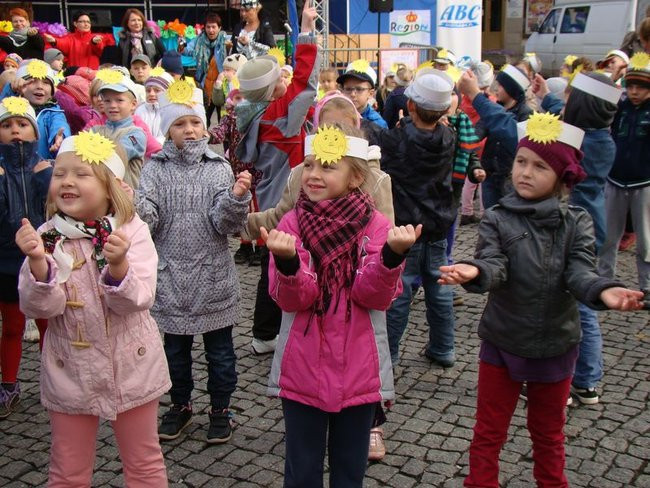 Przedszkolaki opanowały rynek (dużo zdjęć)