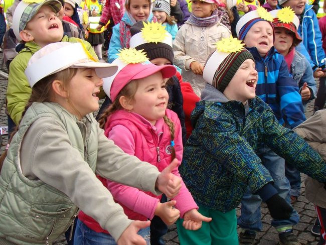 Przedszkolaki opanowały rynek (dużo zdjęć)