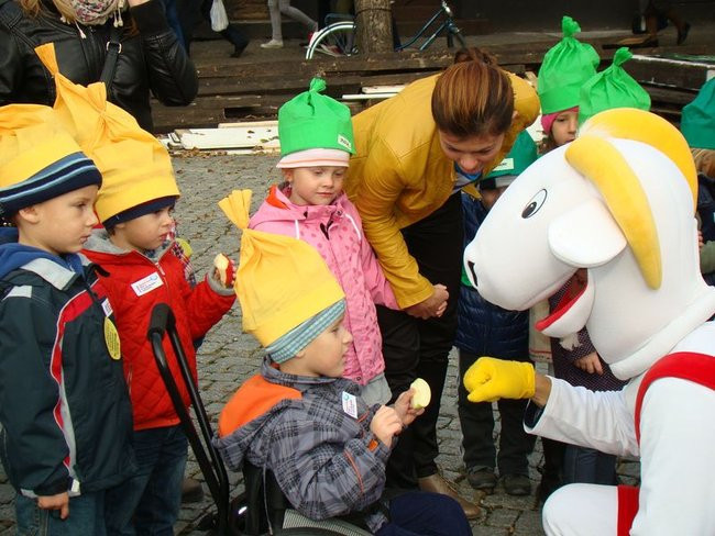 Przedszkolaki opanowały rynek (dużo zdjęć)