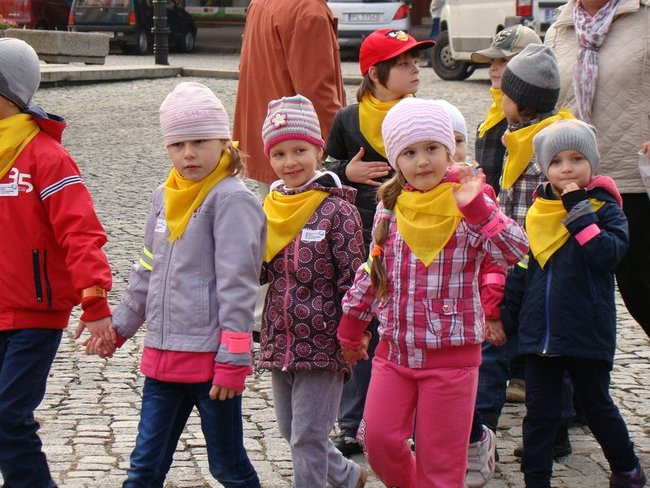 Przedszkolaki opanowały rynek (dużo zdjęć)