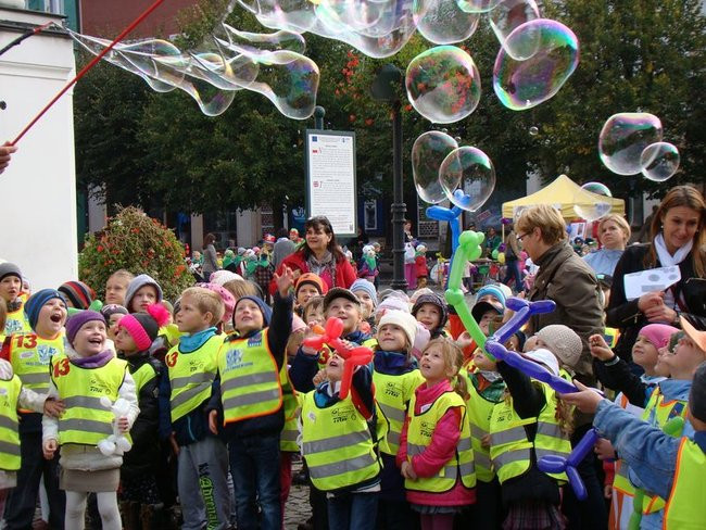 Przedszkolaki opanowały rynek (dużo zdjęć)