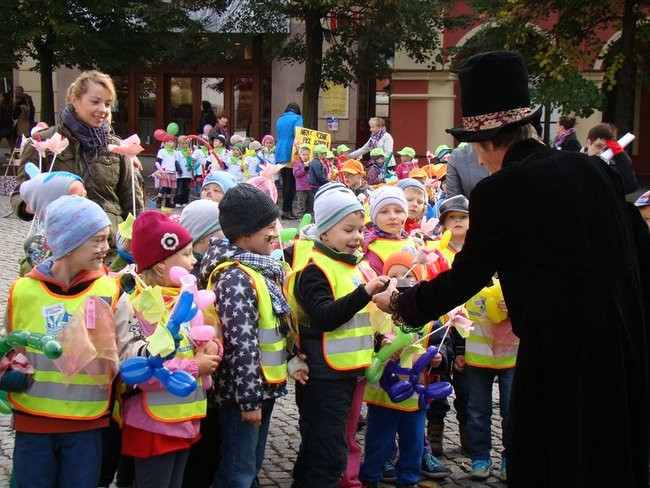Przedszkolaki opanowały rynek (dużo zdjęć)