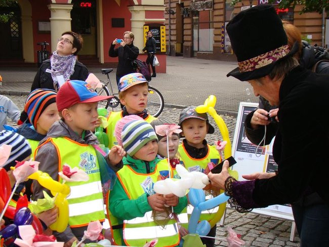 Przedszkolaki opanowały rynek (dużo zdjęć)