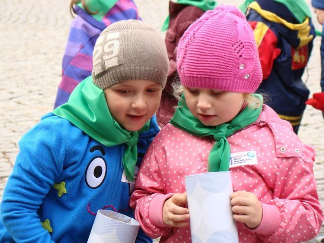 Przedszkolaki opanowały rynek (dużo zdjęć)