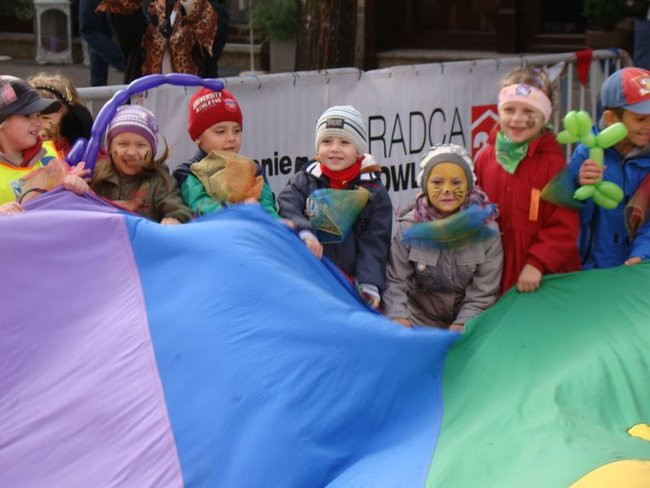 Przedszkolaki opanowały rynek (dużo zdjęć)