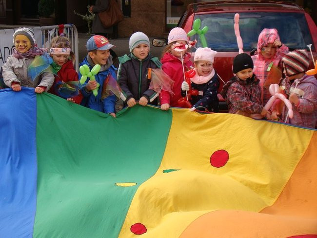 Przedszkolaki opanowały rynek (dużo zdjęć)