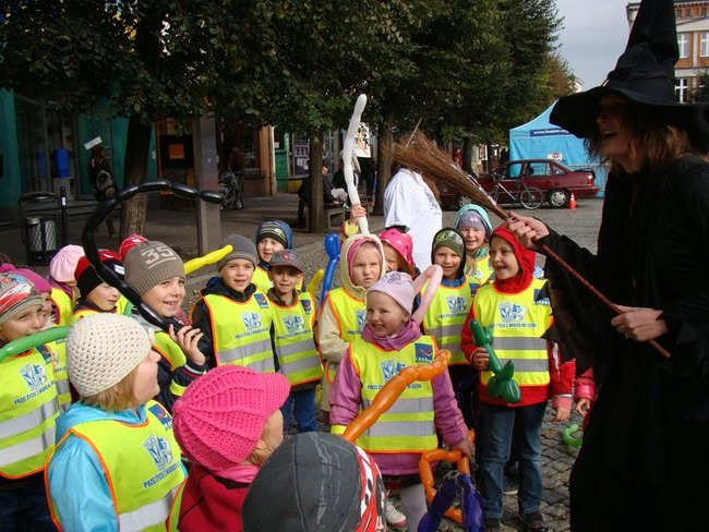 Przedszkolaki opanowały rynek (dużo zdjęć)