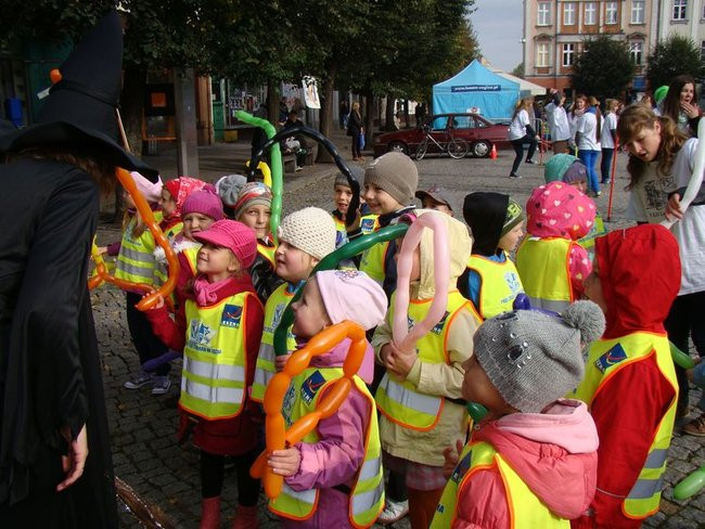 Przedszkolaki opanowały rynek (dużo zdjęć)