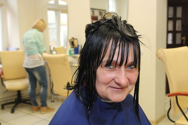 Oddają włosy dla chorych na raka (zdjęcia)