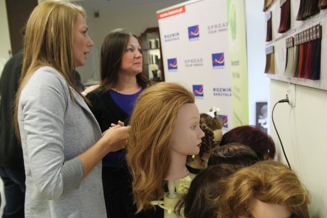 Oddają włosy dla chorych na raka (zdjęcia)