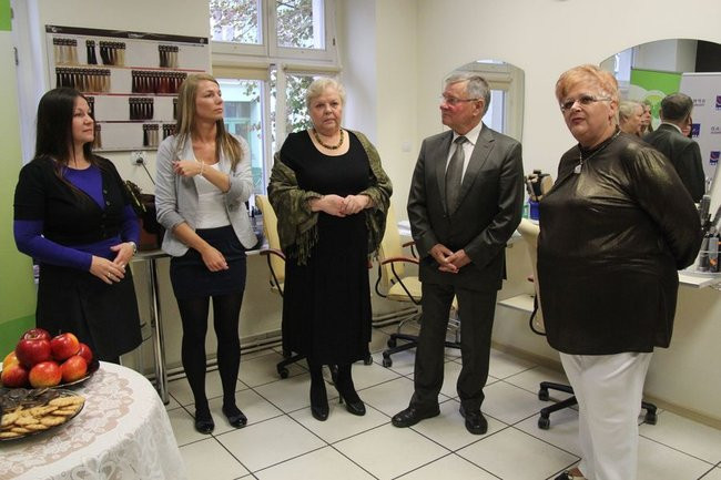 Oddają włosy dla chorych na raka (zdjęcia)