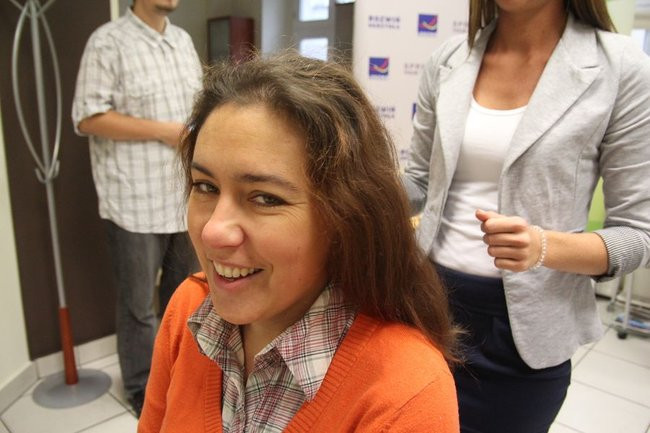 Oddają włosy dla chorych na raka (zdjęcia)