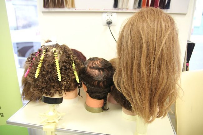 Oddają włosy dla chorych na raka (zdjęcia)