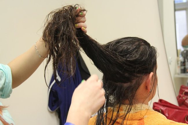 Oddają włosy dla chorych na raka (zdjęcia)