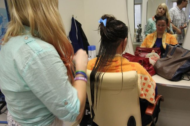 Oddają włosy dla chorych na raka (zdjęcia)