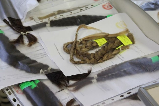 Oddają włosy dla chorych na raka (zdjęcia)