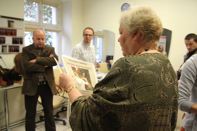 Oddają włosy dla chorych na raka (zdjęcia)