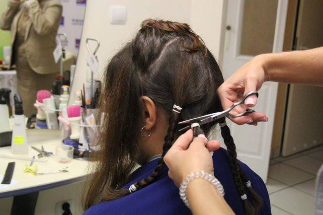 Oddają włosy dla chorych na raka (zdjęcia)