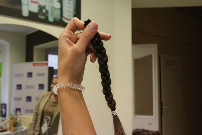 Oddają włosy dla chorych na raka (zdjęcia)