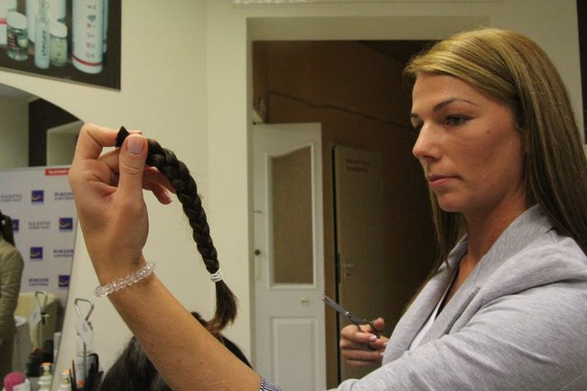 Oddają włosy dla chorych na raka (zdjęcia)