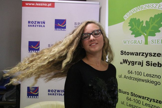 Oddają włosy dla chorych na raka (zdjęcia)