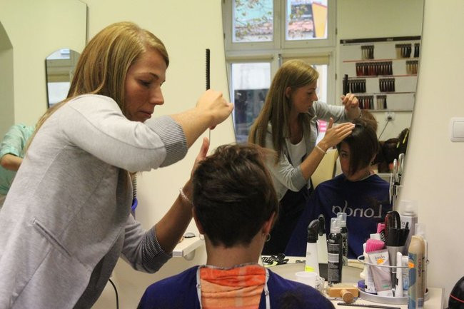 Oddają włosy dla chorych na raka (zdjęcia)