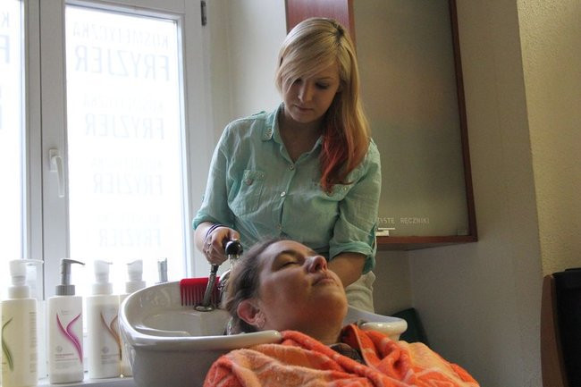 Oddają włosy dla chorych na raka (zdjęcia)