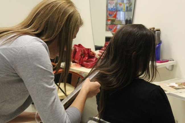 Oddają włosy dla chorych na raka (zdjęcia)