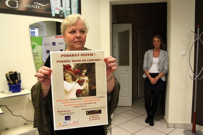 Oddają włosy dla chorych na raka (zdjęcia)