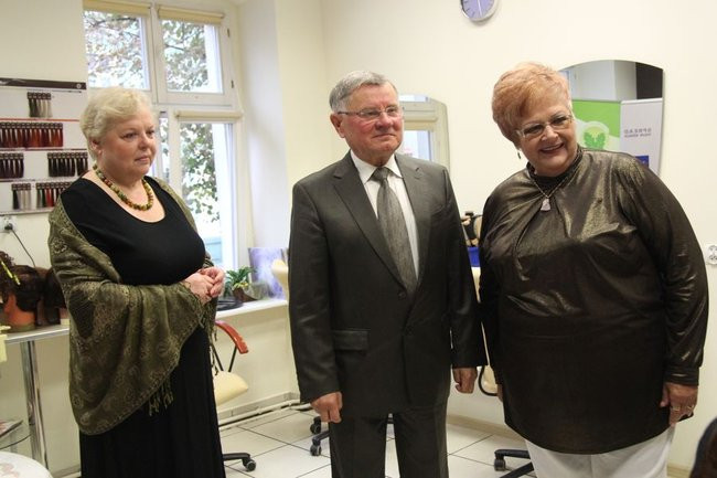 Oddają włosy dla chorych na raka (zdjęcia)