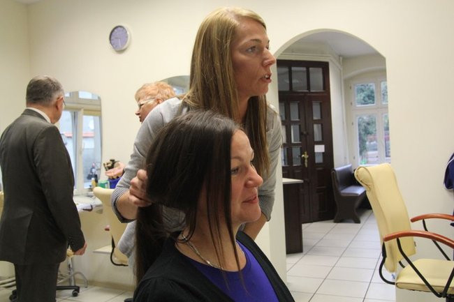 Oddają włosy dla chorych na raka (zdjęcia)