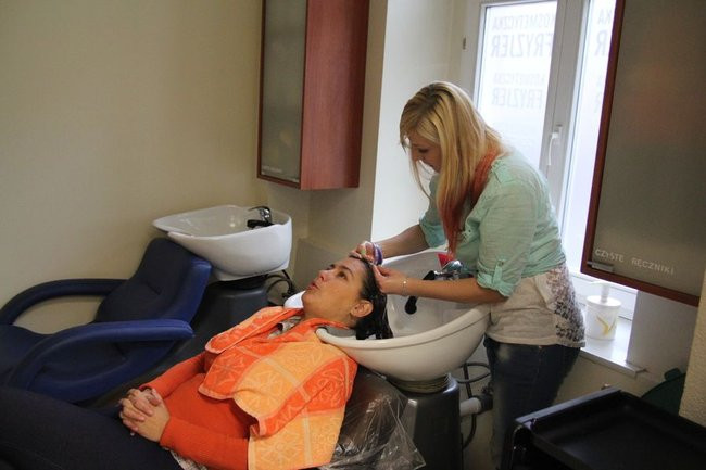 Oddają włosy dla chorych na raka (zdjęcia)