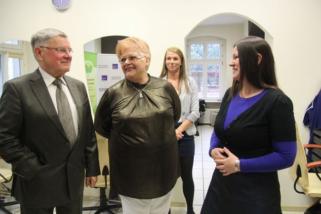 Oddają włosy dla chorych na raka (zdjęcia)