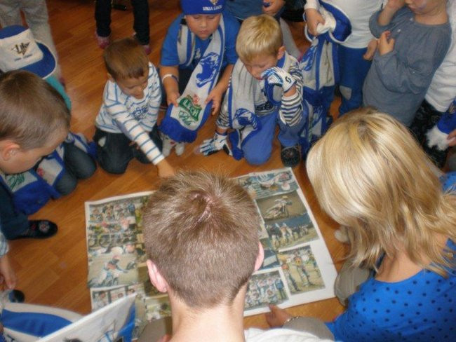 Żużlowiec u przedszkolaków (zdjęcia)