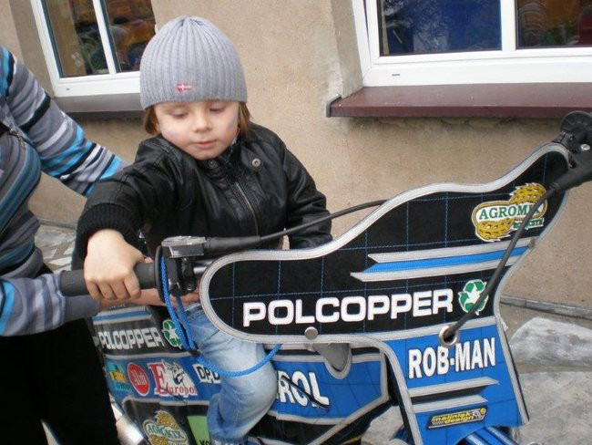 Żużlowiec u przedszkolaków (zdjęcia)