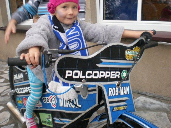 Żużlowiec u przedszkolaków (zdjęcia)