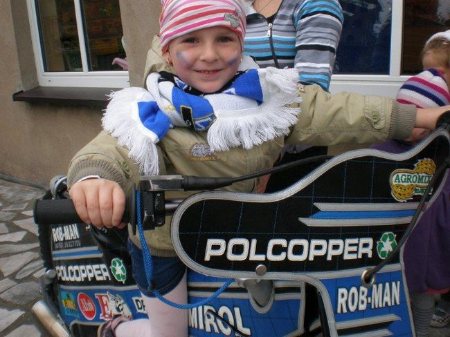 Żużlowiec u przedszkolaków (zdjęcia)