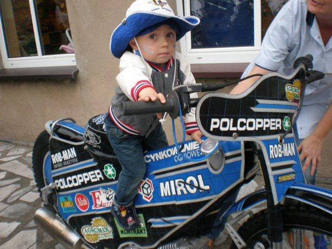 Żużlowiec u przedszkolaków (zdjęcia)