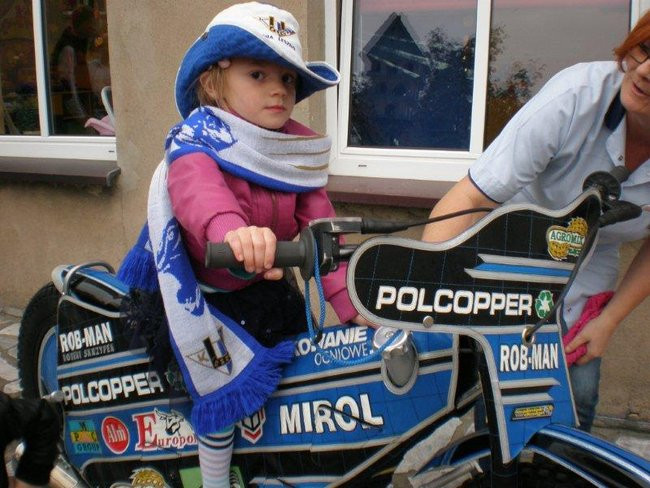 Żużlowiec u przedszkolaków (zdjęcia)