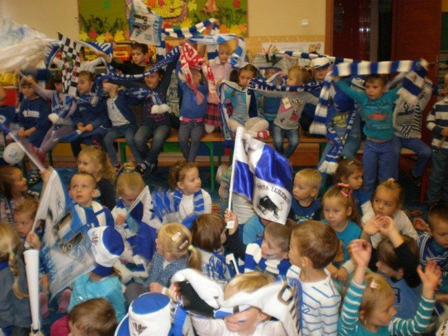 Żużlowiec u przedszkolaków (zdjęcia)